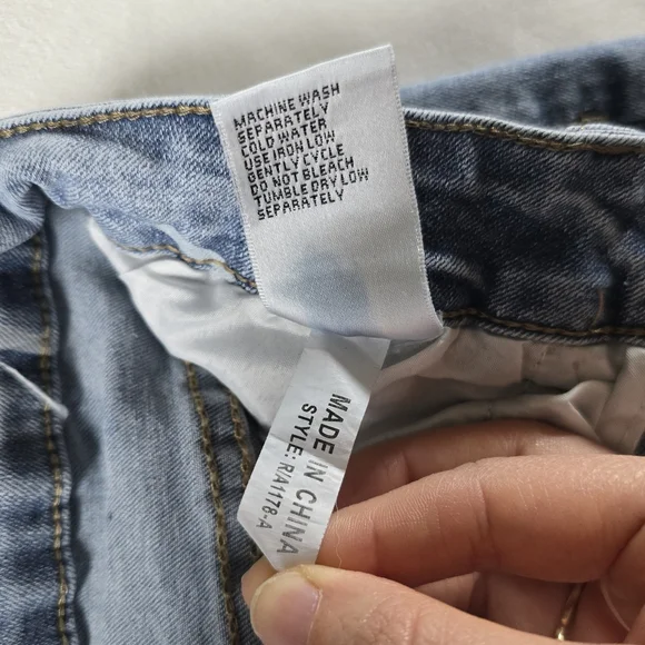 BAMBOO▪️Light Wash Straight Leg Jeans with Bow Design - Picture 9 of 9